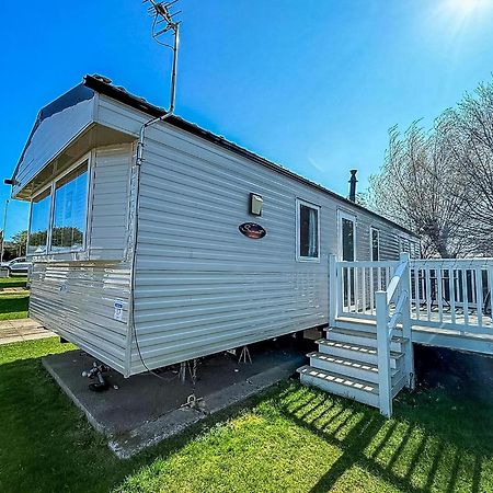 Great 6 Berth Caravan With Decking At Manor Park In Hunstanton Ref 23017B Exteriér fotografie