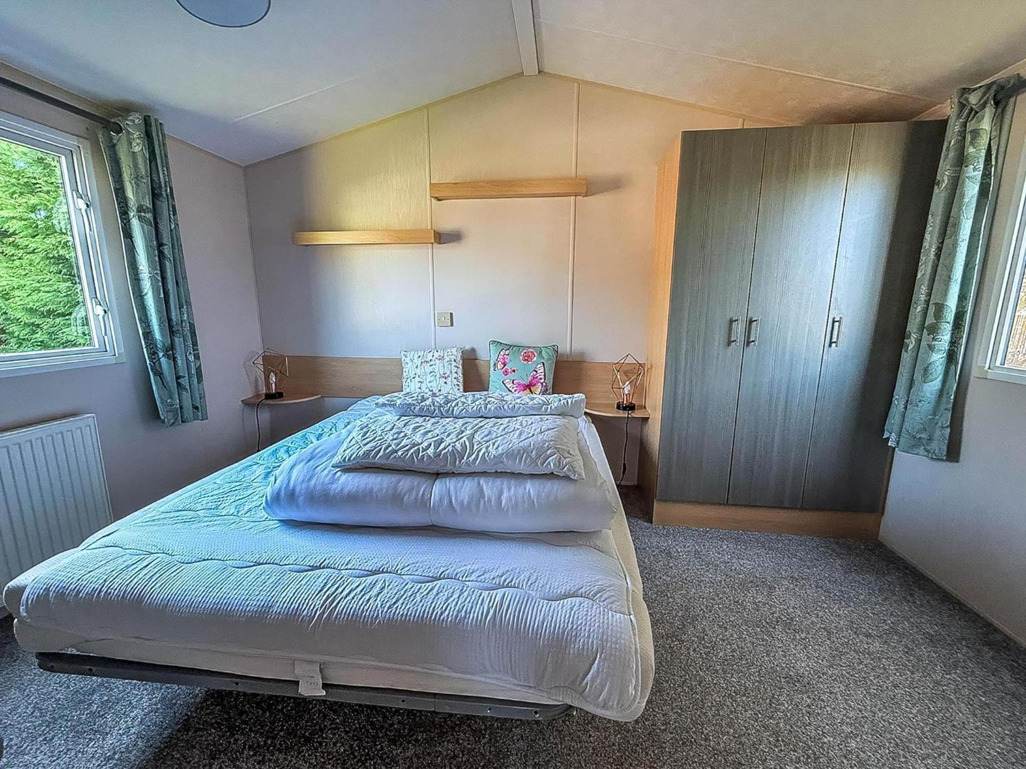 Great 6 Berth Caravan With Decking At Manor Park In Hunstanton Ref 23017B Exteriér fotografie