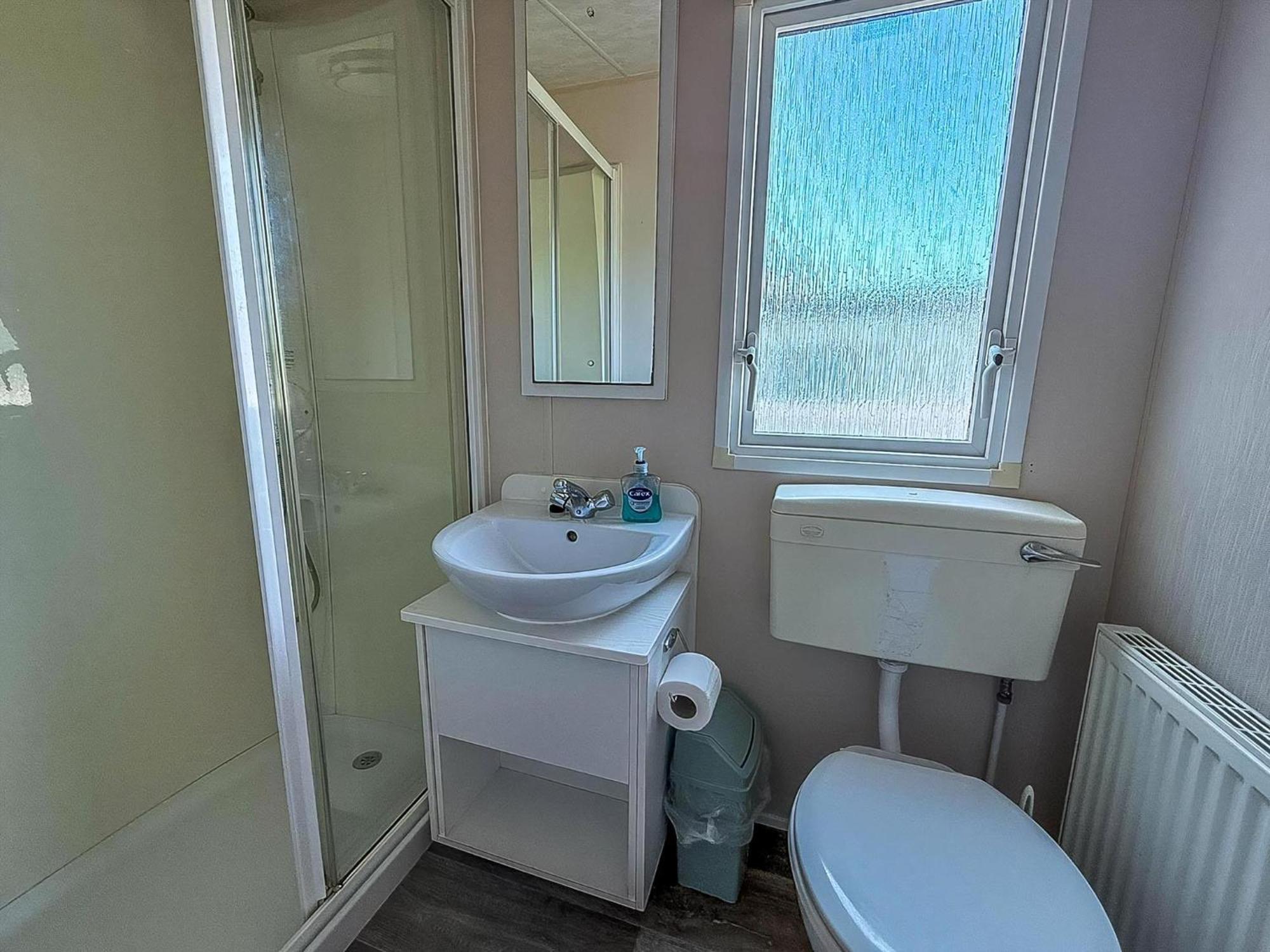 Great 6 Berth Caravan With Decking At Manor Park In Hunstanton Ref 23017B Exteriér fotografie