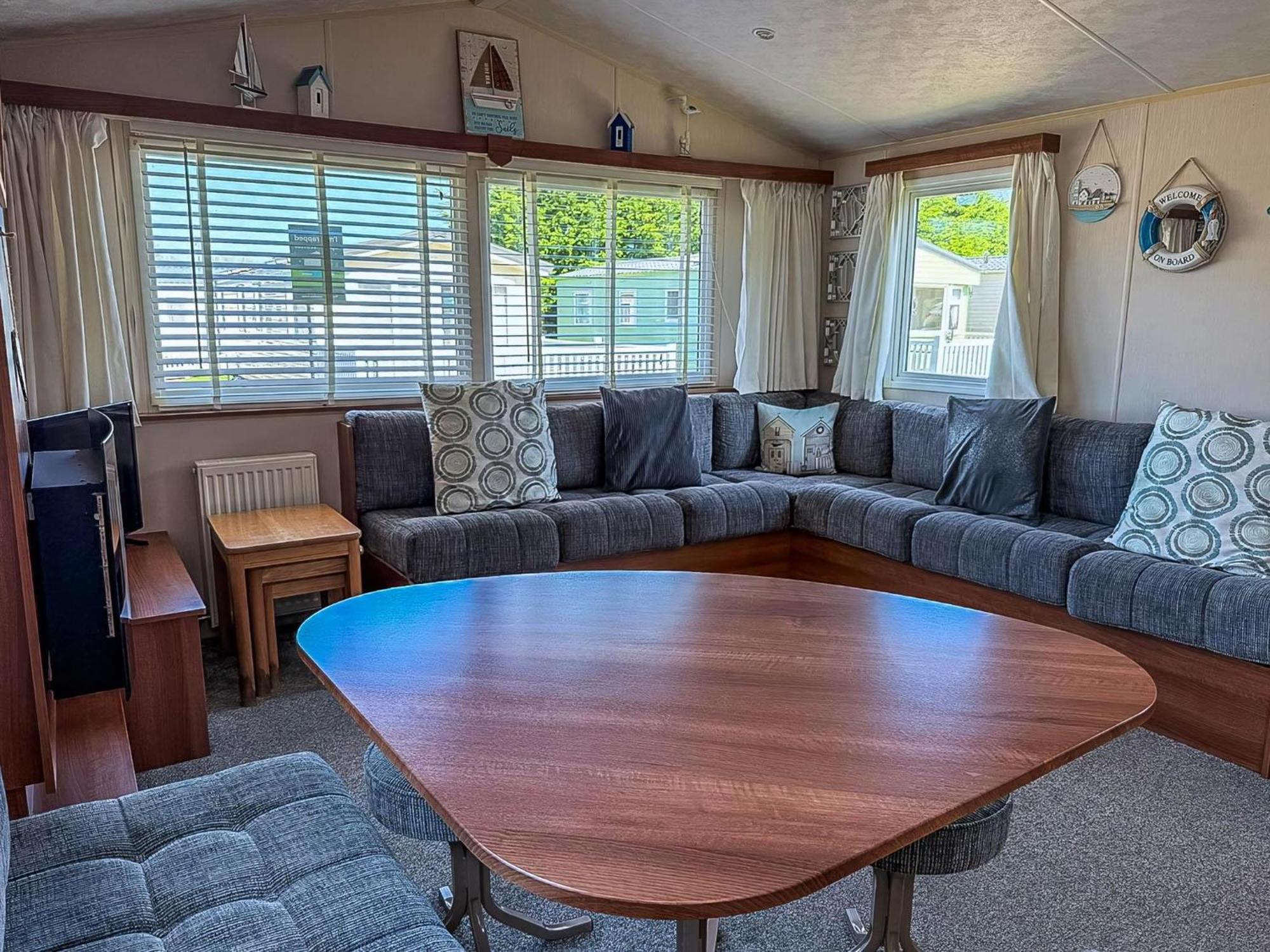 Great 6 Berth Caravan With Decking At Manor Park In Hunstanton Ref 23017B Exteriér fotografie