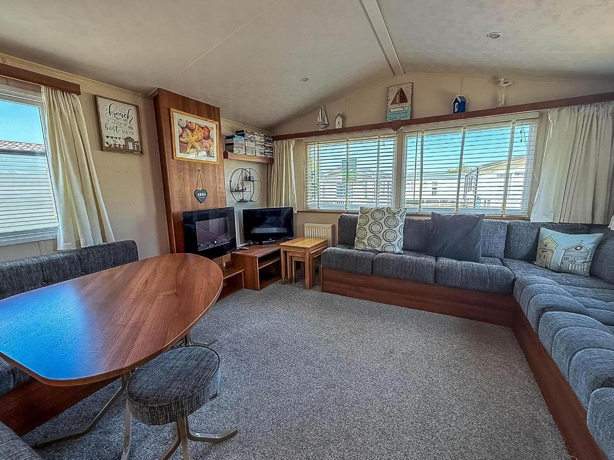 Great 6 Berth Caravan With Decking At Manor Park In Hunstanton Ref 23017B Exteriér fotografie
